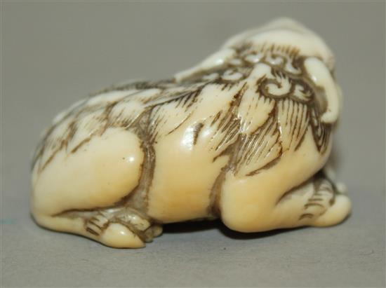 A Japanese ivory netsuke of a shi-shi, Edo period, 3.6cm